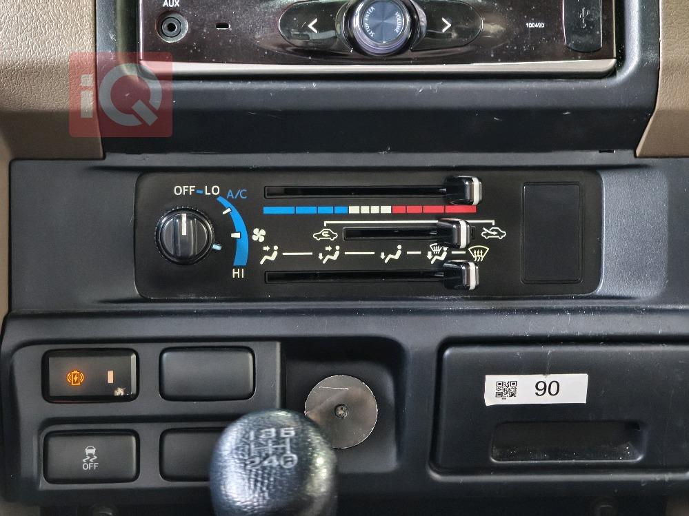 تويوتا لاند كروزر 70 بيك اب